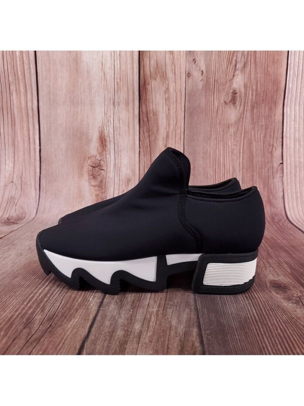 iRi NYC Womens Size 5.5 WES Black Outline Low Top Sneaker - Picture 2 of 15